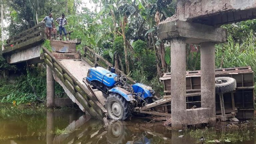 পাঁচগাছিতে ব্রিজ ভেঙ্গে ১ জন নিহত এবং আহত ৫