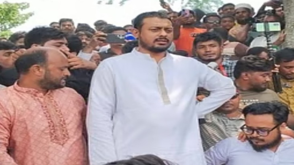 এনসিপি মুখ্য সমন্বয়ক নাসীরুদ্দীন পাটওয়ারীর গাড়ি বহরে হামলা