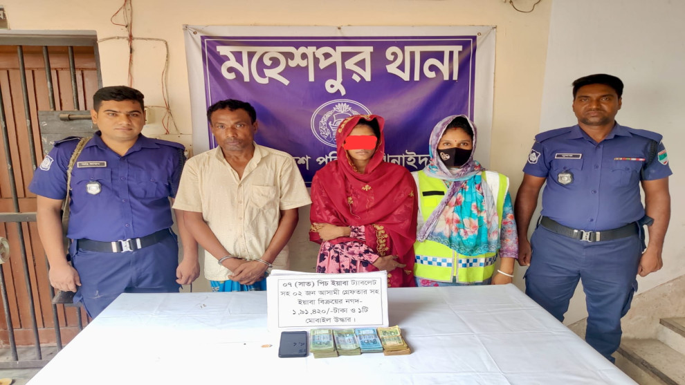আন্তঃজেলা মাদক চক্রের গডফাদার ও ১৬ মামলা'র আসামি মনির এবং তার নারী সহযোগী গ্রেফতার