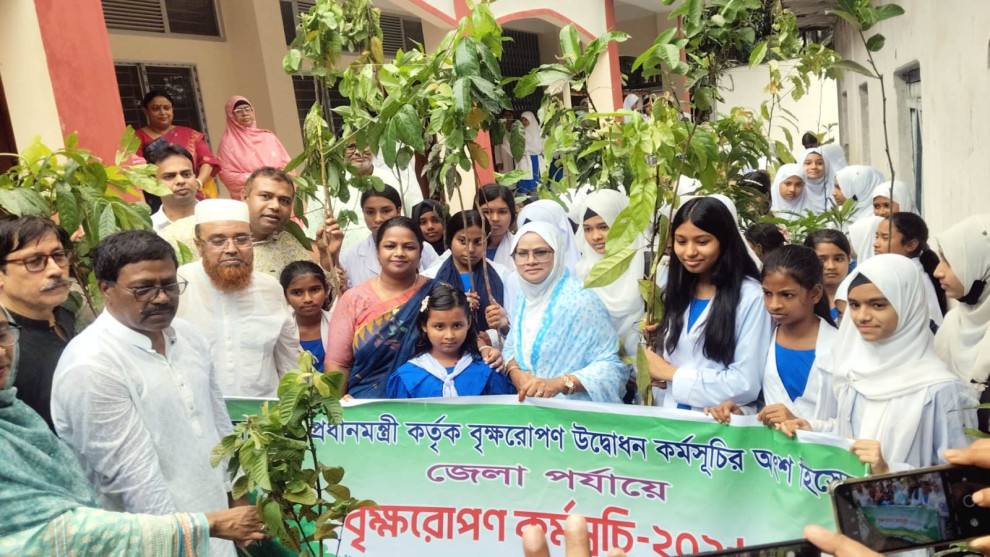 ২৫ কোটি বৃক্ষরোপণ কর্মসূচির অংশ হিসেবে কুড়িগ্রামে বৃক্ষরোপণের উদ্বোধন