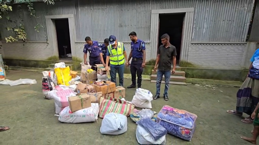 কুড়িগ্রামে ধানের গোলায় মিললো বিপুল পরিমান ভারতীয় পণ্য