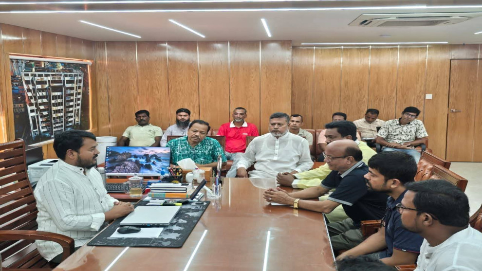 সাহেব বাজার স্বর্ণপট্টিতে সিসি ক্যামেরা স্থাপনের উদ্যোগ: রাসিক প্রশাসকের প্রতি ব্যবসায়ীদের কৃতজ্ঞতা