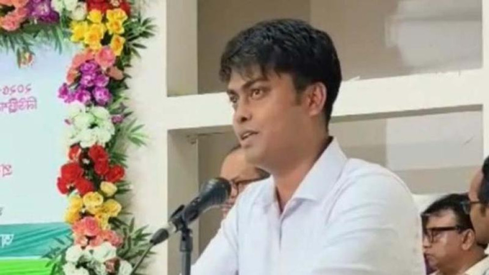 ৩ মিনিটের বক্তব্যে মন্ত্রীকে ৮৬ বার ‘স্যার’ বললেন কৃষি কর্মকর্তা