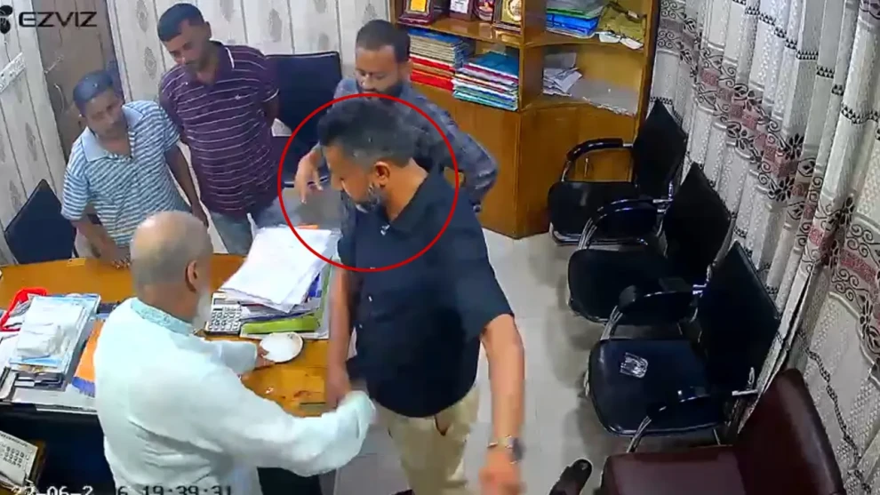 এমডিকে মারধর, সংবেদনশীল স্থান চেপে ধরে সই নেওয়ার ভিডিও ভাইরাল