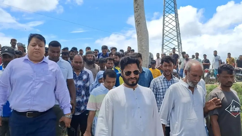 প্রভাবশালীদের আবেদনে থেমে গেল দেলভাষানী খাল উদ্ধার অভিযান, প্রশাসনের সিদ্ধান্তে বিতর্ক