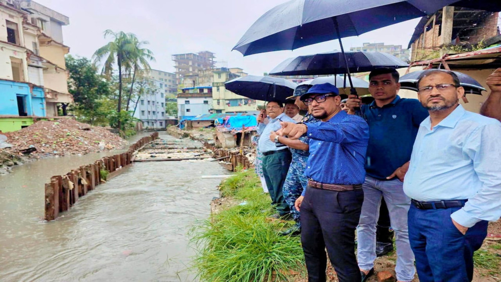 টানা বৃষ্টিতেও চট্টগ্রামে উল্লেখযোগ্য জলাবদ্ধতা হয়নি  নগরীর বিভিন্ন এলাকা পরিদর্শনে মেয়র ডা. শাহাদাত হোসেন