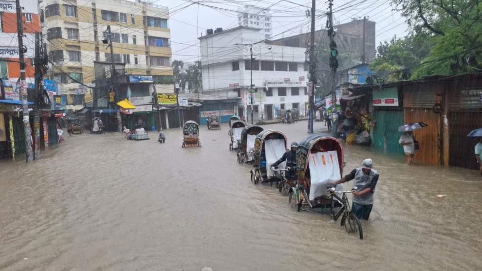 ‎২৪ ঘণ্টায় মৌসুমের সর্বোচ্চ বৃষ্টি, জলাবদ্ধতায় স্থবির চট্টগ্রাম