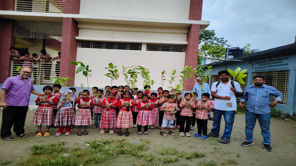 পাবনা সদরে জাসাসের উদ্যোগে বৃক্ষরোপণ ও গাছের চারা বিতরণ কর্মসূচি