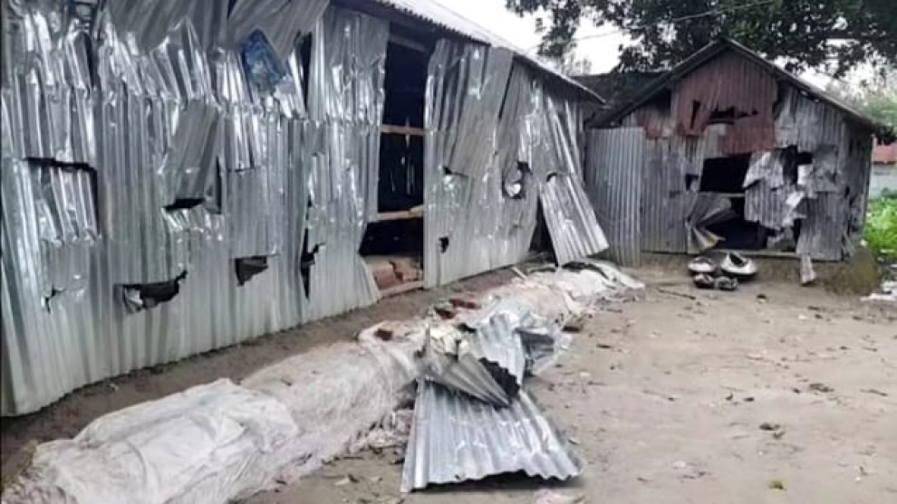 ক্ষমতার দাপটে  বসতবাড়ি ভাঙচুর ও লুটপাটের অভিযোগ উঠেছে ইউপি সদস্যের বিরুদ্ধে