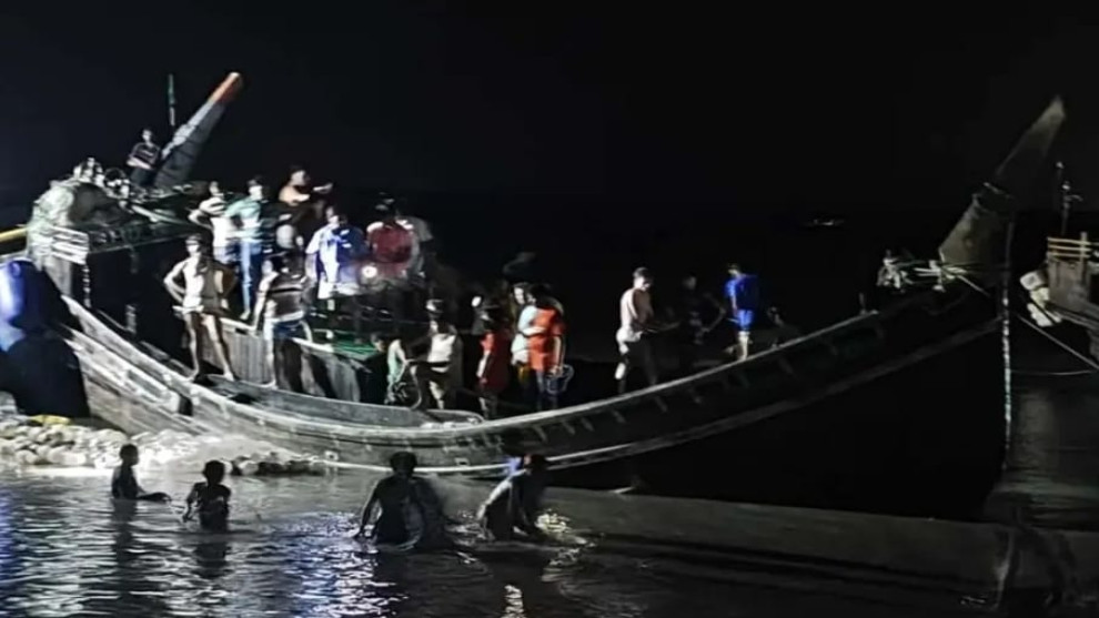 উপকূলে ট্রলারডুবি, ৪ জেলের মরদেহ উদ্ধার, নিখোঁজ ১