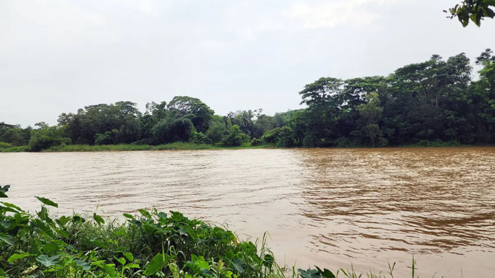 বাড়ছে মুহুরীর পানি, আতঙ্কে নদীতীরের মানুষ