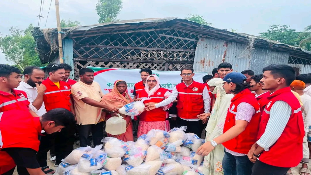 অতি ভারি বর্ষণে প্লাবিত কুতুবদিয়ায় ২০০ পরিবারের মাঝে খাদ্য সহায়তা বিতরণ