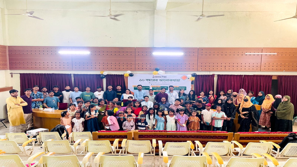 এক টাকায় শিক্ষার এক দশক: সুবিধাবঞ্চিত শিশুদের স্বপ্ন বুনছে স্বেচ্ছাসেবীরা