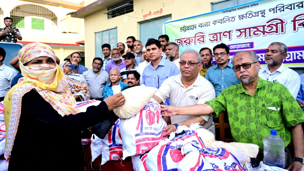 মানবিক উদ্যোগে বন্যার্তদের পাশে চট্টগ্রাম বিশ্ববিদ্যালয়