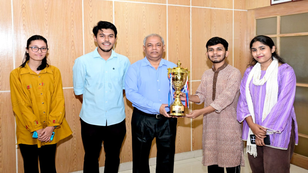 চুয়েটের আন্তঃবিশ্ববিদ্যালয় বিতর্ক উৎসবে রানারআপ চবি