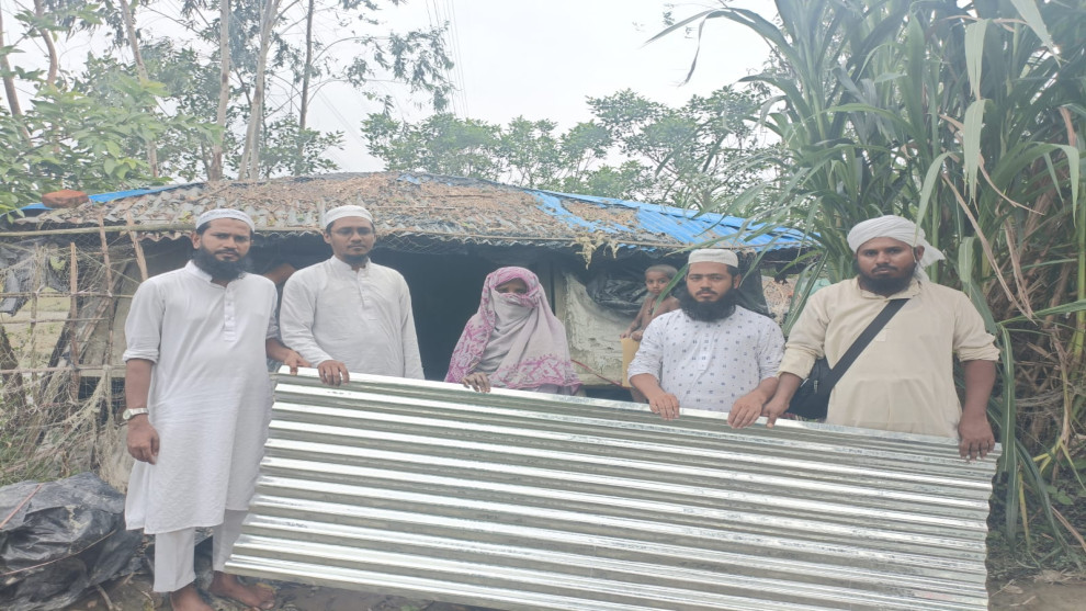 ‎বাঁশখালীতে বন্যাদুর্গত ১৫ পরিবারকে টিন ও নগদ অর্থ দিল যুব মজলিস