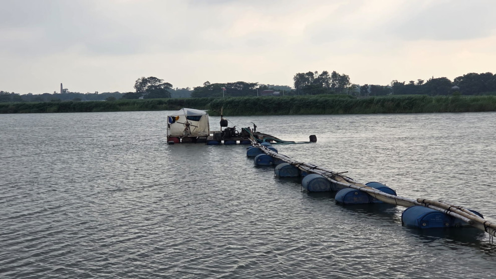 অবৈধভাবে মাটি কাটায় ১ লাখ টাকা জরিমানা,যন্ত্রপাতি জব্দ