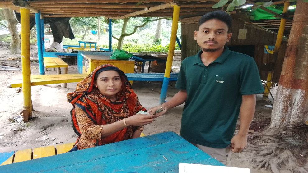 অবশেষে নারী দোকানিকে টাকা ফেরত দিলেন সেই ইবি বৈবিছাআ'র নেতা