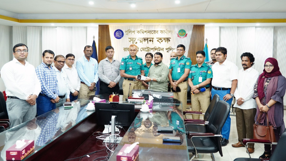 রাজশাহী মহানগরজুড়ে ১৫৫ অত্যাধুনিক সিসি ক্যামেরা, আরএমপিকে হস্তান্তর করল রাসিক