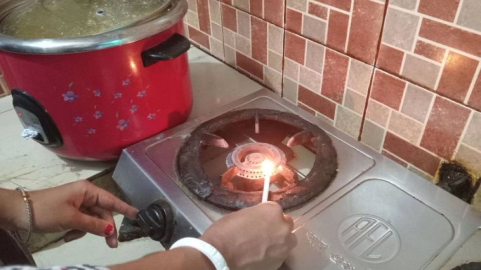 চট্টগ্রামে তীব্র গ্যাস সংকট, বিপর্যস্ত জনজীবন ও শিল্প উৎপাদন