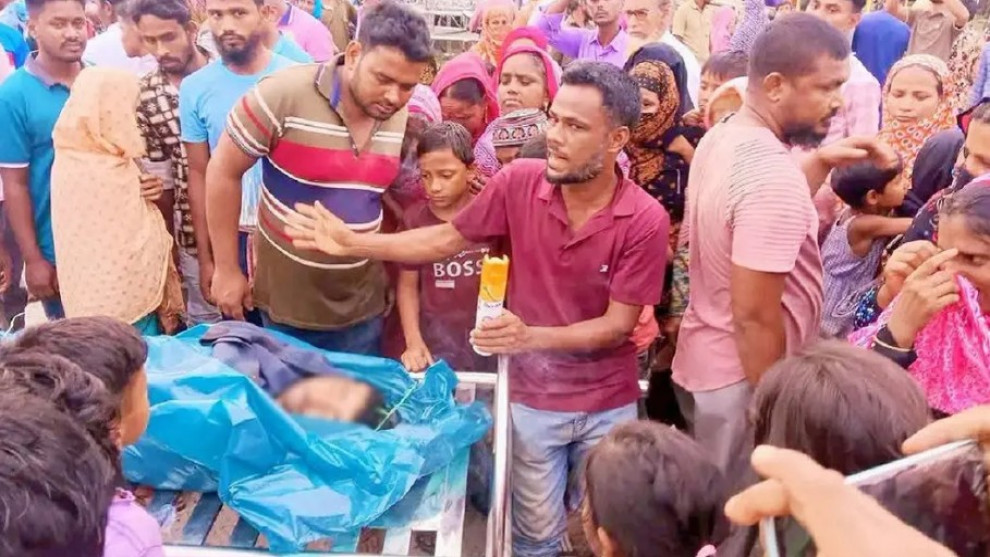 সালিশের পর মারধর, বিষপানে যুবকের মৃত্যু; লাশ নিয়ে সড়ক অবরোধ