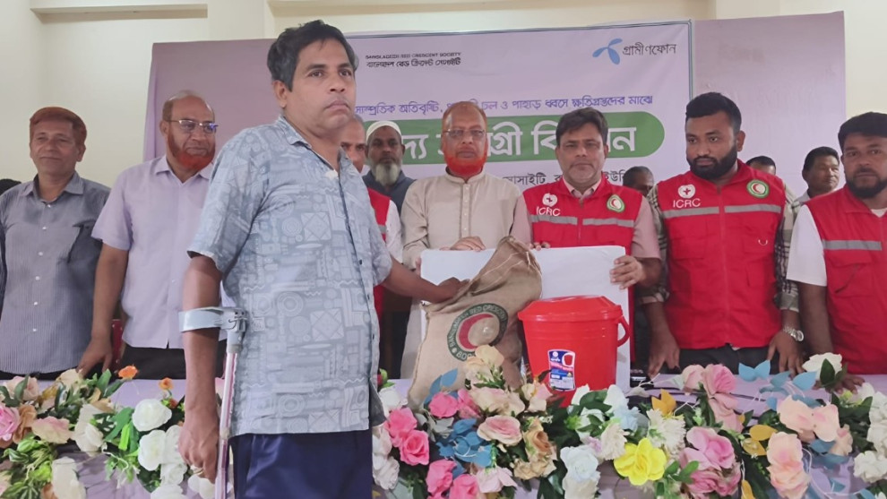 বাঘাইছড়িতে ৫০০ বন্যার্ত পরিবারের পাশে রেড ক্রিসেন্ট