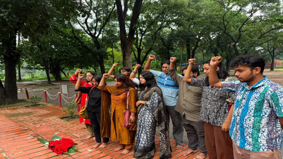 জুলাই গণঅভ্যুত্থানের শহীদদের স্মরণে জাবি ছাত্র ইউনিয়নের শ্রদ্ধাঞ্জলি
