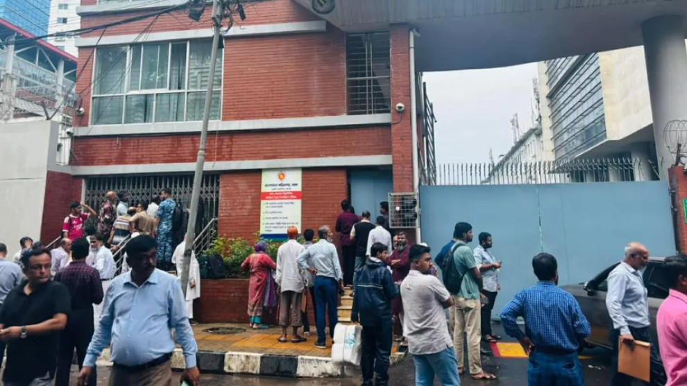 ১১ দলীয় ঐক্যের মিছিল আটকালো পুলিশ