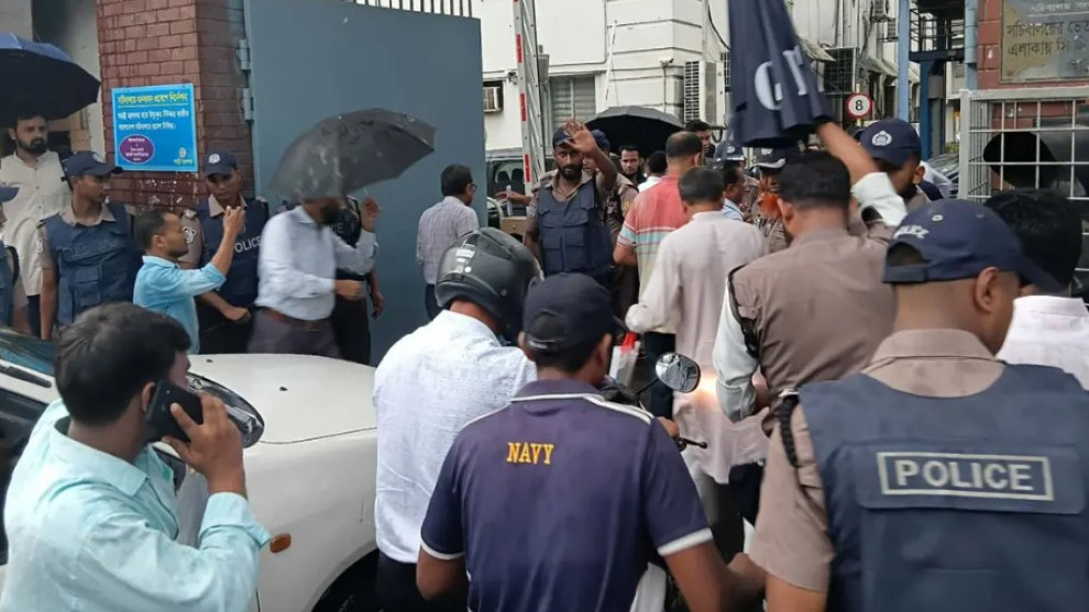 এক ঘণ্টা পর খুলল সচিবালয়ের প্রধান ফটক