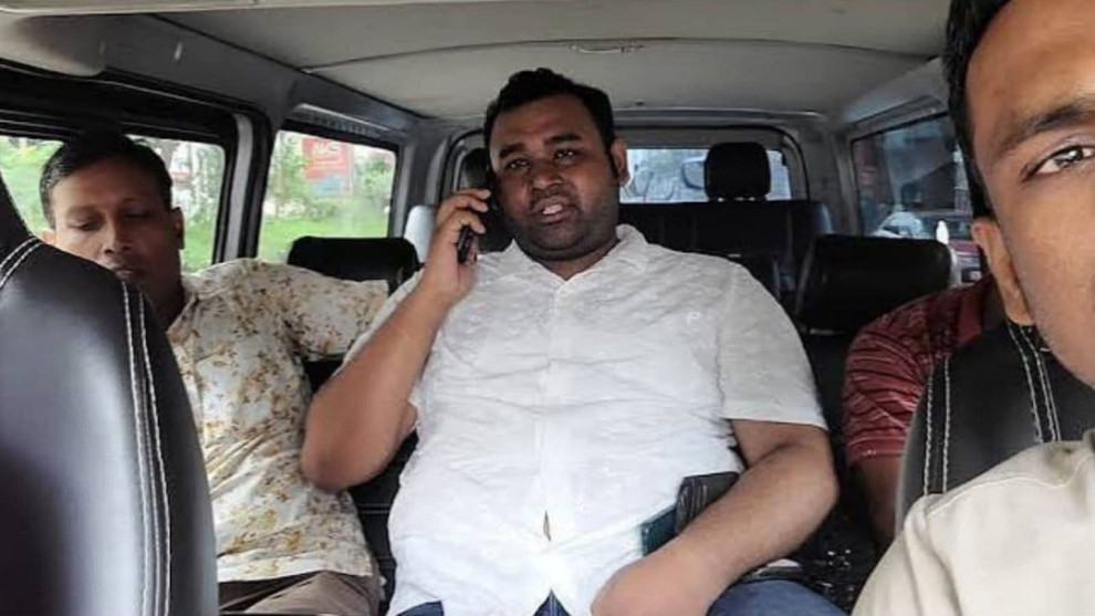 ক্রেতা সেজে আট বছর পর ওয়ারেন্টভুক্ত আসামিকে গ্রেপ্তার