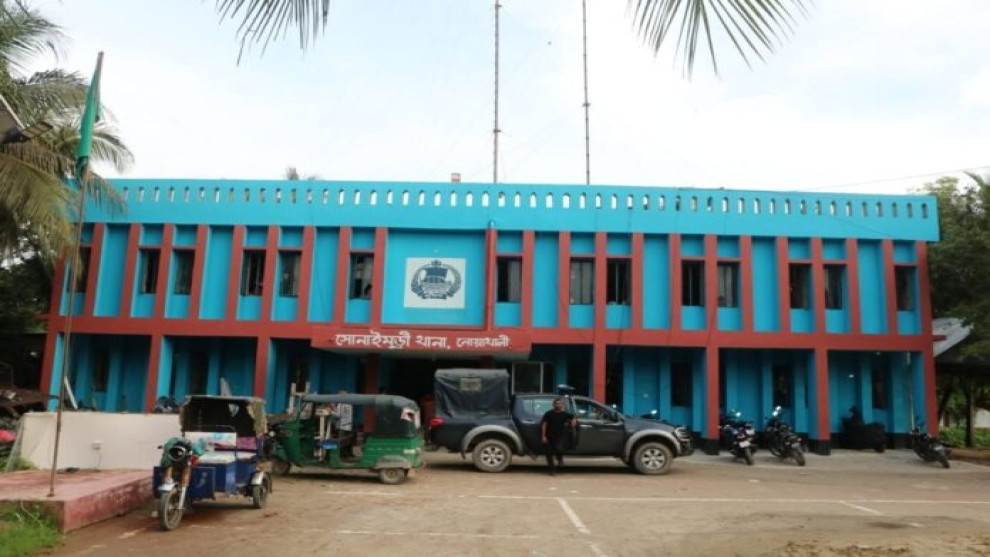 ঘরে ঢুকে ঘুমন্ত ব্যক্তিকে জবাইয়ের চেষ্টা