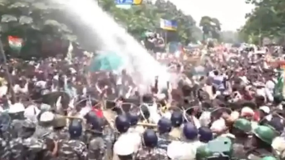 প্রশ্নফাঁসের অভিযোগে ঝাড়খণ্ডে শিক্ষার্থীদের বিক্ষোভ, পুলিশের লাঠিচার্জ
