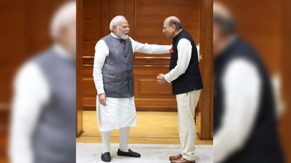 দিল্লিতে মোদির সঙ্গে সাক্ষাৎ করলেন দীনেশ ত্রিবেদী