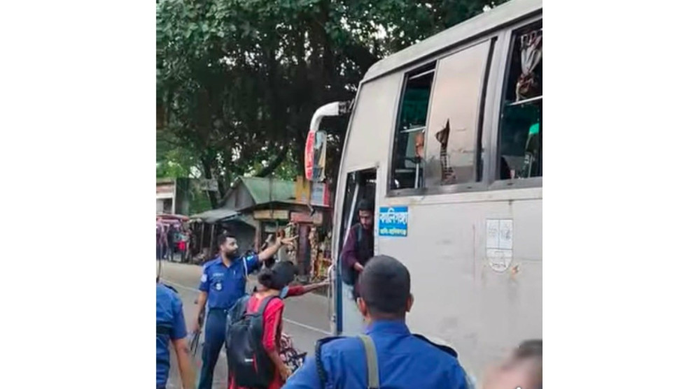 সিংগাইরে জবির বাসে হামলা, আহত ১০