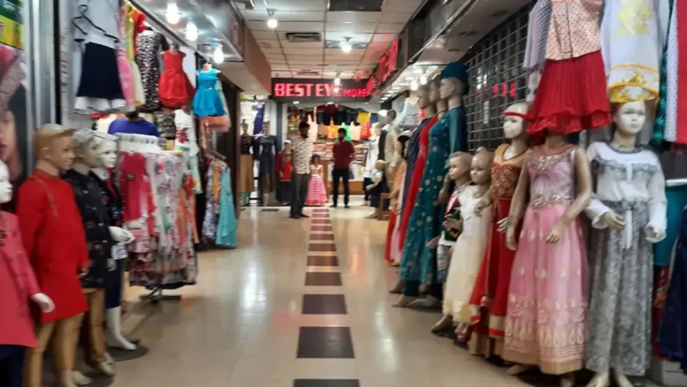 রাত ৮টার মধ্যে শপিংমল-মার্কেট বন্ধের নির্দেশ