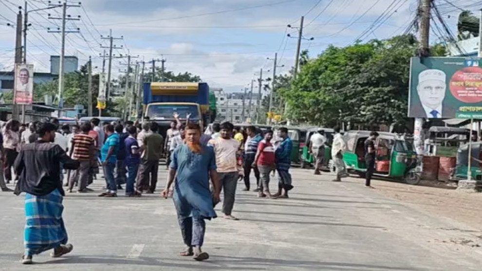 গ্যাস সংকটে জামালপুরে মহাসড়ক অবরোধ, ভোগান্তিতে যাত্রীরা