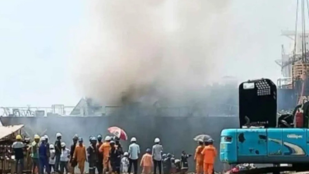 বিষাক্ত গ্যাসে সীতাকুণ্ডের উপকূলে এক বিভীষিকাময় দিন