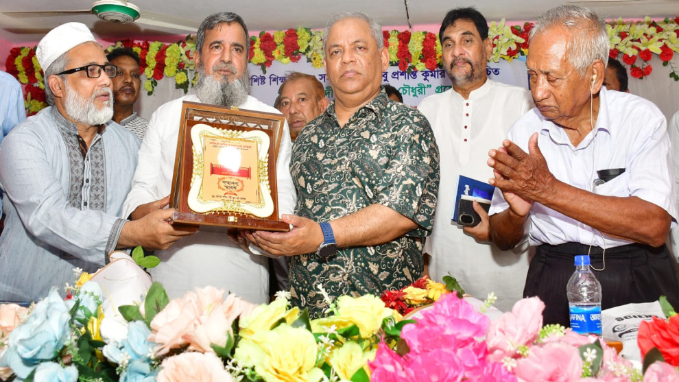 গুণীজনদের সম্মানেই তৈরি হয় আলোকিত সমাজ: চবি উপাচার্য