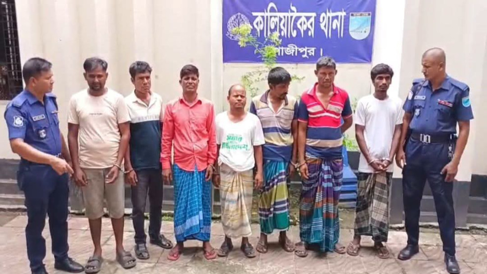 কালিয়াকৈরে জুয়ার আসরে অভিযান, আটক ৭