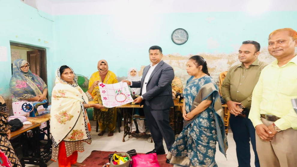 প্রশিক্ষণ শেষে খালি হাতে ফিরছেন না ২০ নারী, মিলছে সেলাই মেশিন