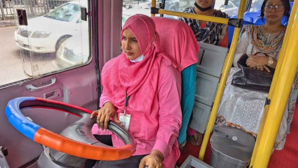 নারীদের জন্য বিশেষ বাসসেবা চালু, রাস্তায় নামল ১৪ বাস