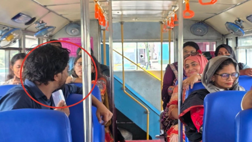 নারীদের জন্য চালু পিংক বাসে পুরুষ যাত্রী, ছবি-ভিডিও ভাইরাল