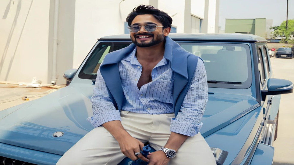 বাবা-মায়ের শোক পেরিয়ে তারকাখ্যাতির শীর্ষে ভুবন