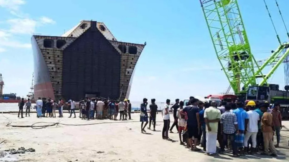 ছাড়পত্র ছাড়াই জাহাজ কাটায় ফেরদৌস স্টিলকে ৫ লাখ টাকা জরিমানা