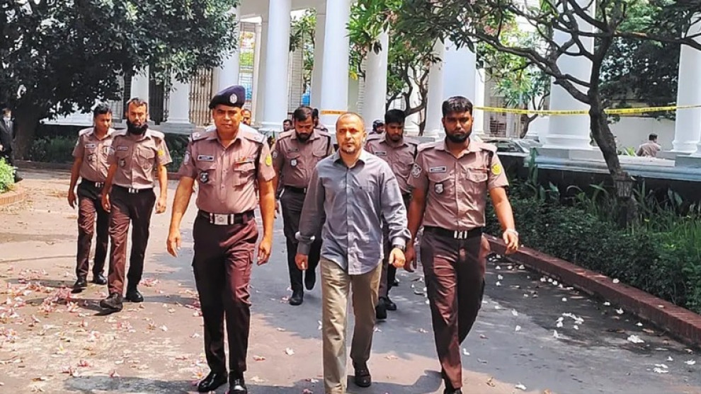 ‘আইনজীবীকে টাকা দিতে পারছি না’, ট্রাইব্যুনালে কান্নায় ভেঙে পড়লেন বিজিবির সাবেক কর্মকর্তা