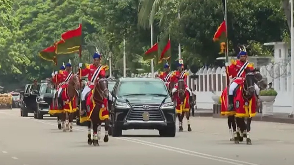 বঙ্গভবন ছাড়লেন ভারপ্রাপ্ত রাষ্ট্রপতি হাফিজ উদ্দিন আহমদ