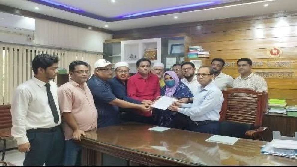 সৈকতের বালিয়াড়িতে চলমান রাস্তা নির্মাণ বন্ধসহ ছয় দফা দাবিতে প্রধানমন্ত্রী বরাবর স্মারকলিপি প্রদান