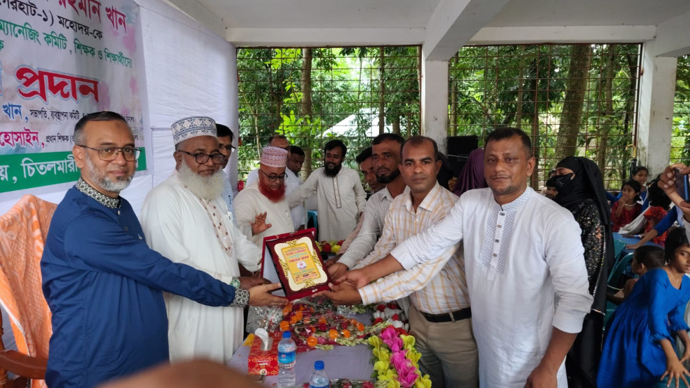 শৈশবের বিদ্যালয়ে ফিরে আবেগাপ্লুত এমপি মশিউর রহমান