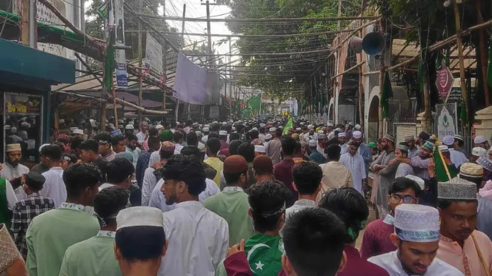 জশনে জুলুসে চট্টগ্রামে মানুষের ঢল, ভোর থেকেই নগরমুখী জনস্রোত