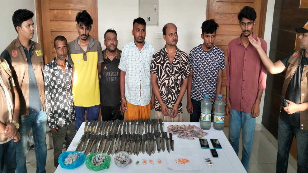 বাগেরহাটে যৌথ অভিযানে ইয়াবা-গাঁজা-চোলাই মদ ও জাল টাকাসহ গ্রেপ্তার ১১